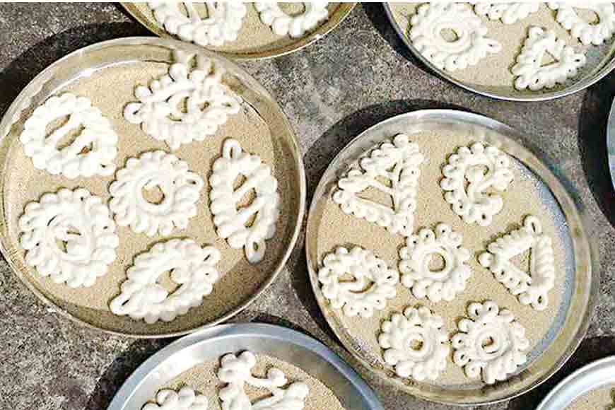 Fragile Bengali snacks crafted with designs of an alpona – dying art of Goyna Bori - GetBengal Story
