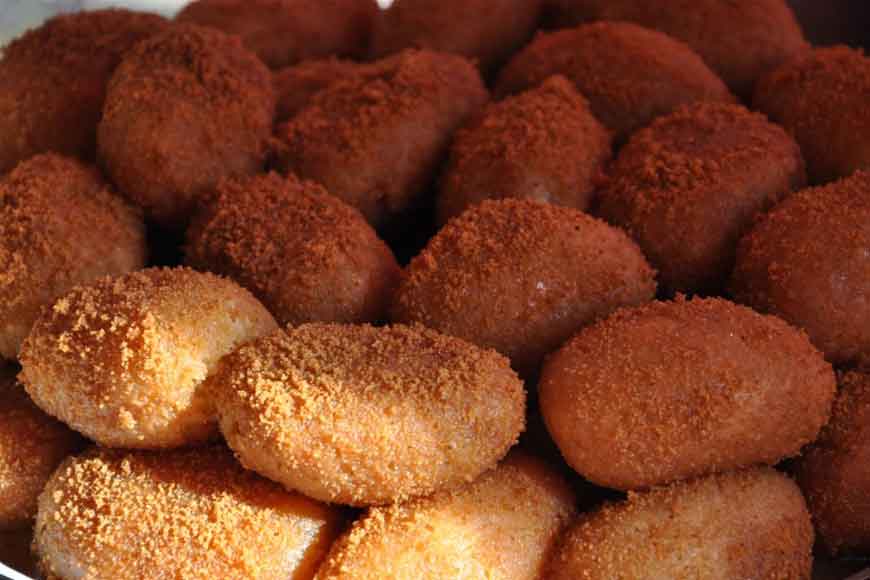 Tracing the history of Bengal&rsquo;s famous sweet Chom Chom!
