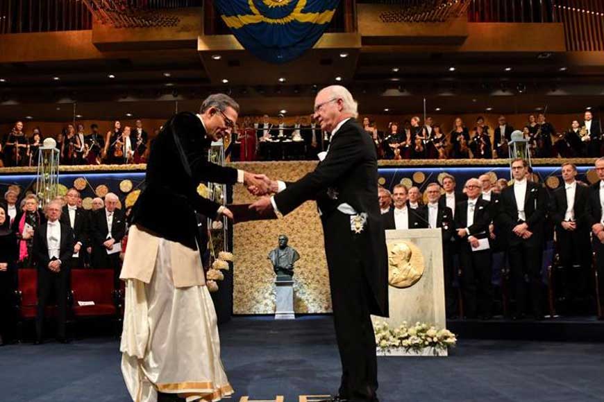Abhijit Banerjee wore a dhoti while receiving Nobel Prize! How dhoti carries Bengal&rsquo;s pride