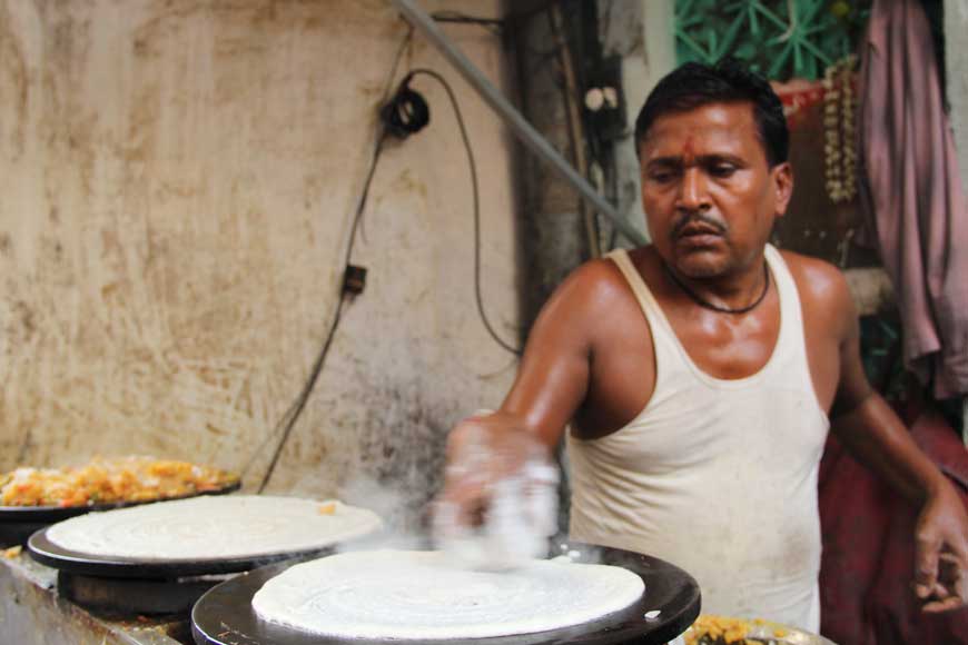 Ratan&rsquo;s dosa stall in Burrabazar is a must try out
