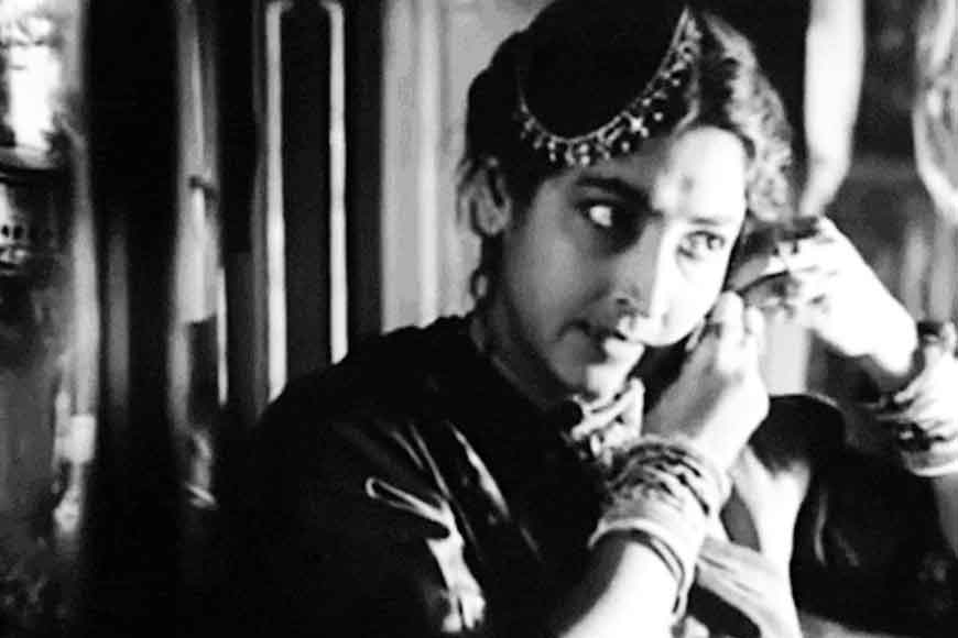Why did Satyajit Ray choose actress Kanika Majumdar?
