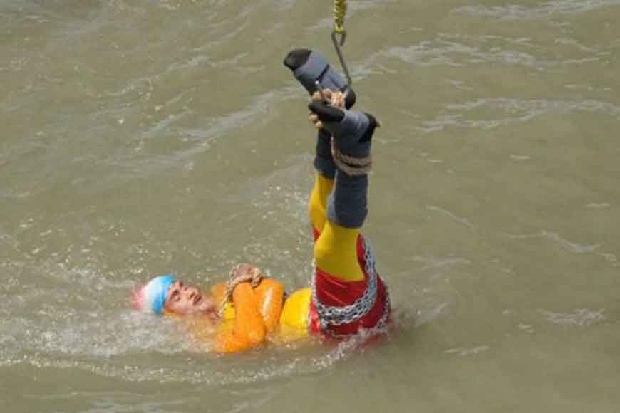 Vanish! Kolkata&rsquo;s Houdini dies while performing daring act

