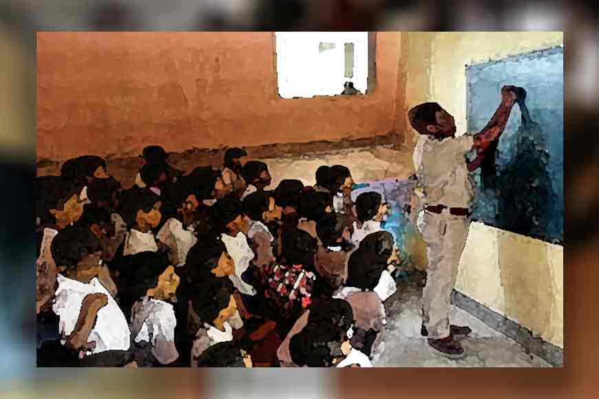 Police &lsquo;kaku&rsquo; of Murshidabad giving free English coaching to students
