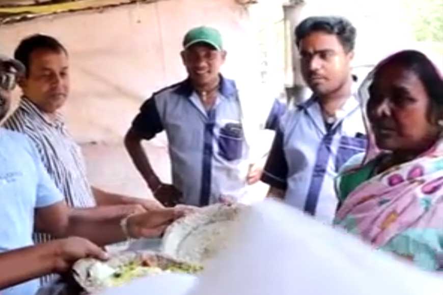 Teachers at Raghunathpur provide meals to patients&rsquo; families at Just Rs 5!
