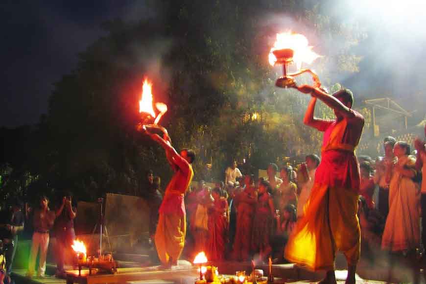 Enjoy Ganga Aarti Banarasi style at Howrah&rsquo;s ancient ghat
